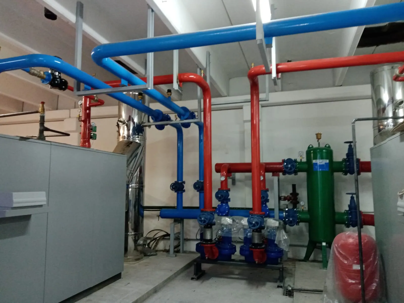 Centrale termica con reti idrauliche